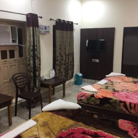 Liberty Guest House Varanasi Bagian luar foto