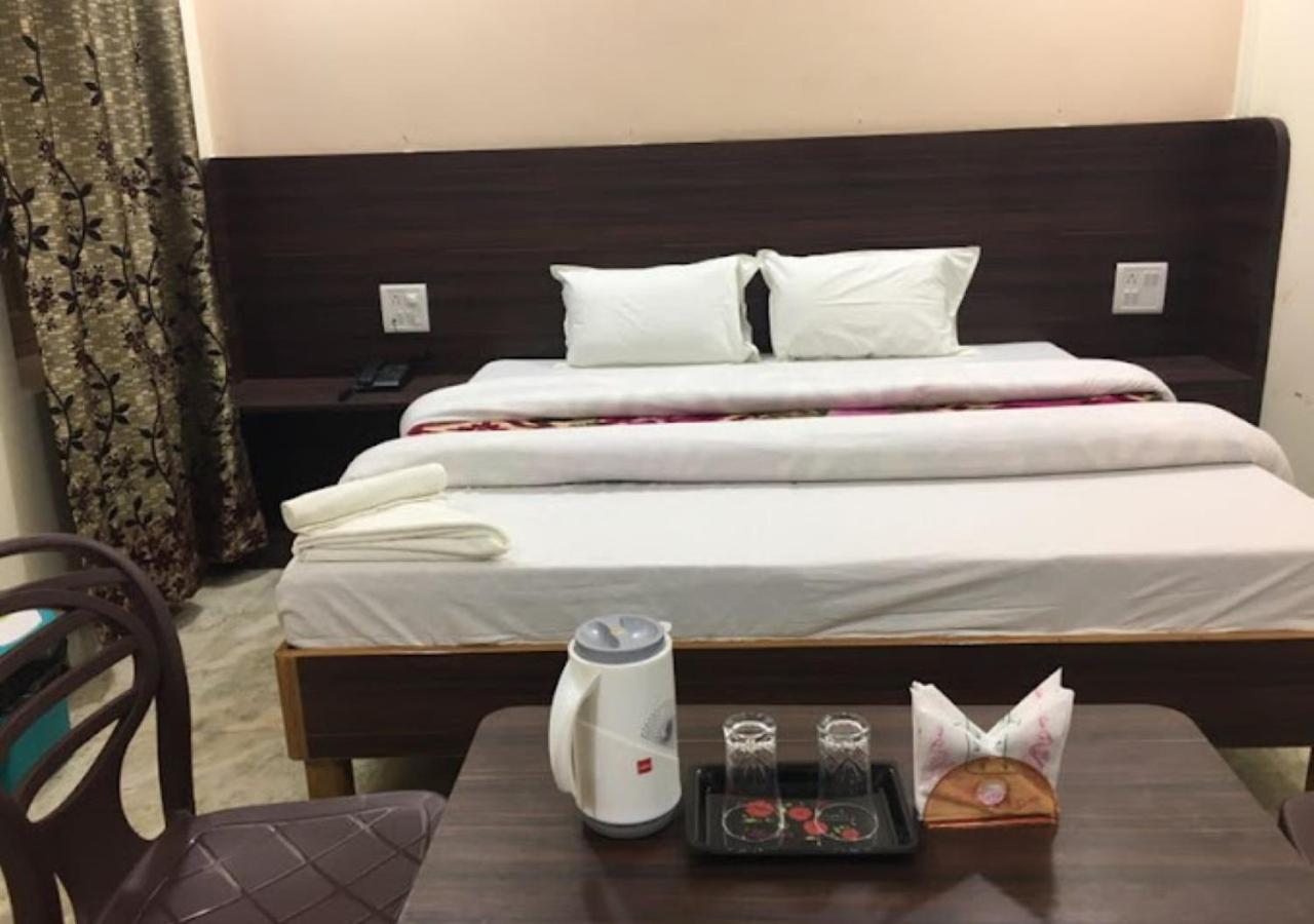 Liberty Guest House Varanasi Bagian luar foto