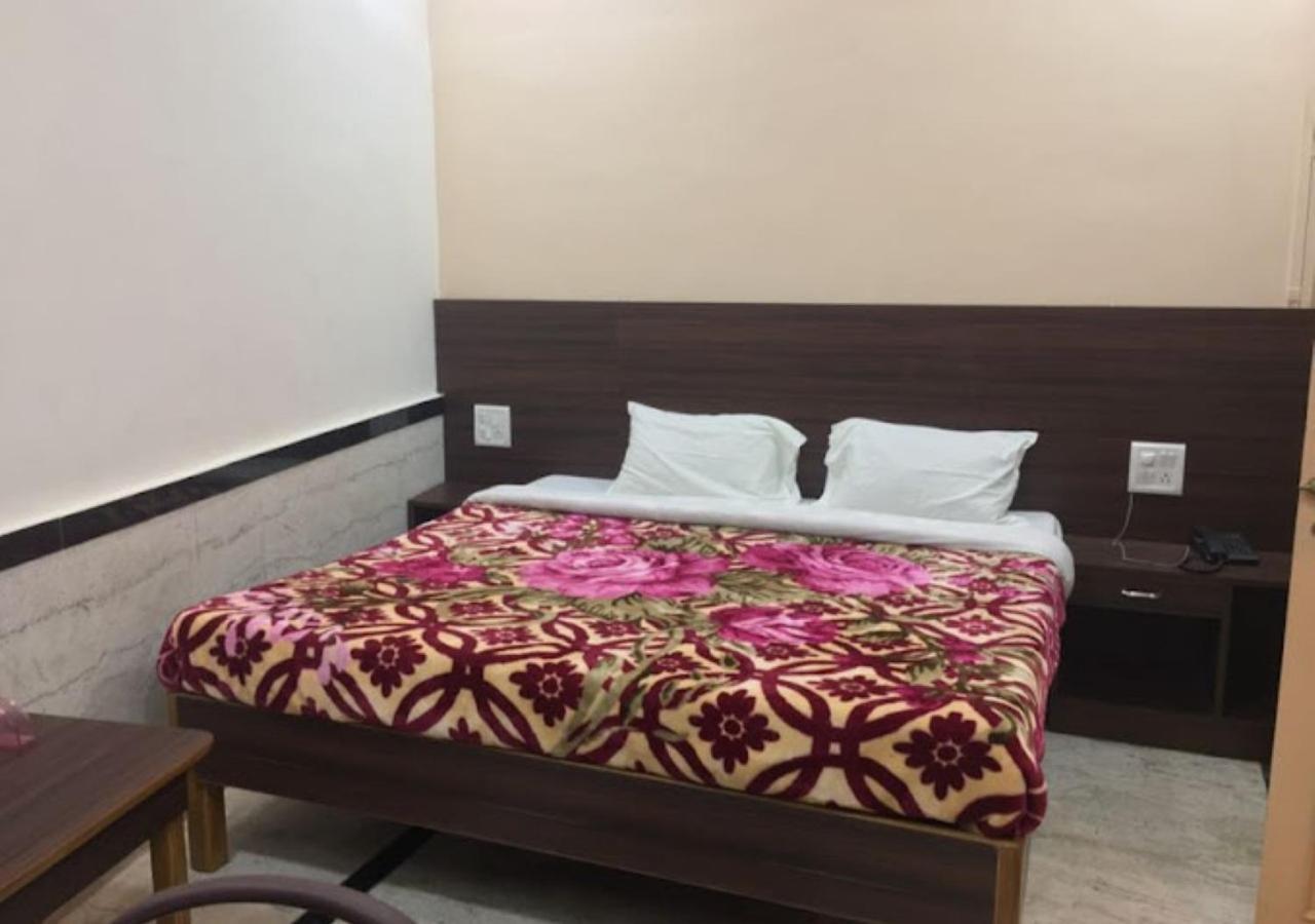 Liberty Guest House Varanasi Bagian luar foto