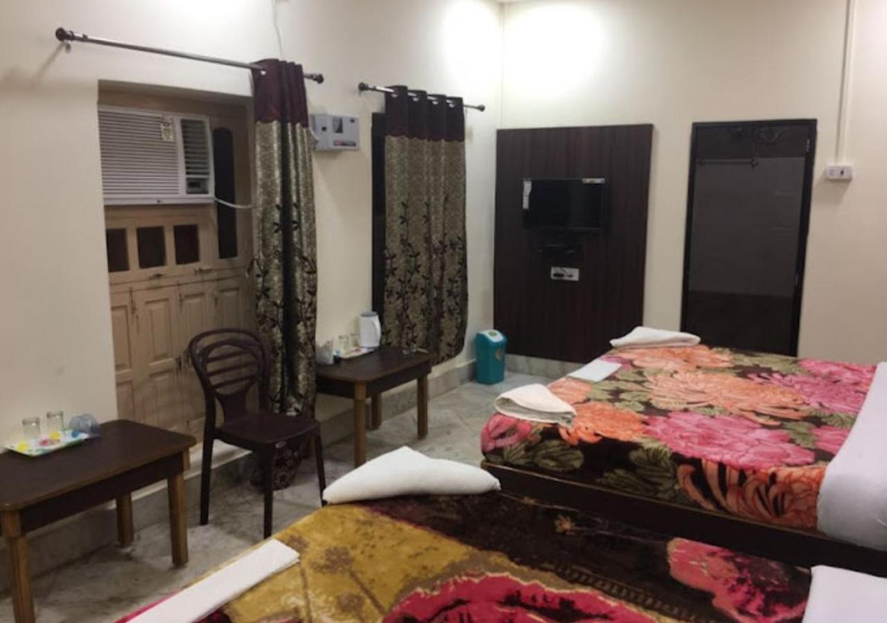 Liberty Guest House Varanasi Bagian luar foto