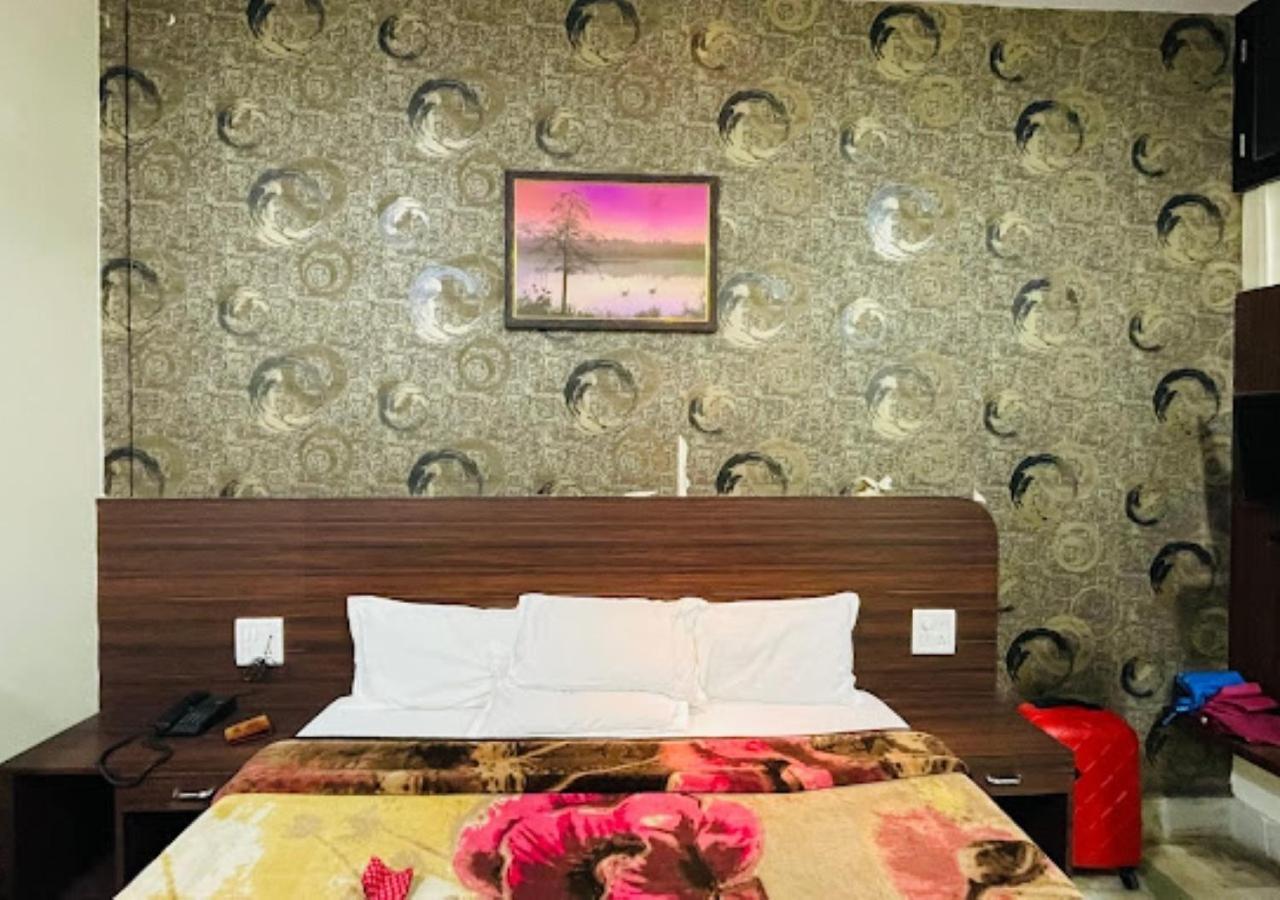 Liberty Guest House Varanasi Bagian luar foto