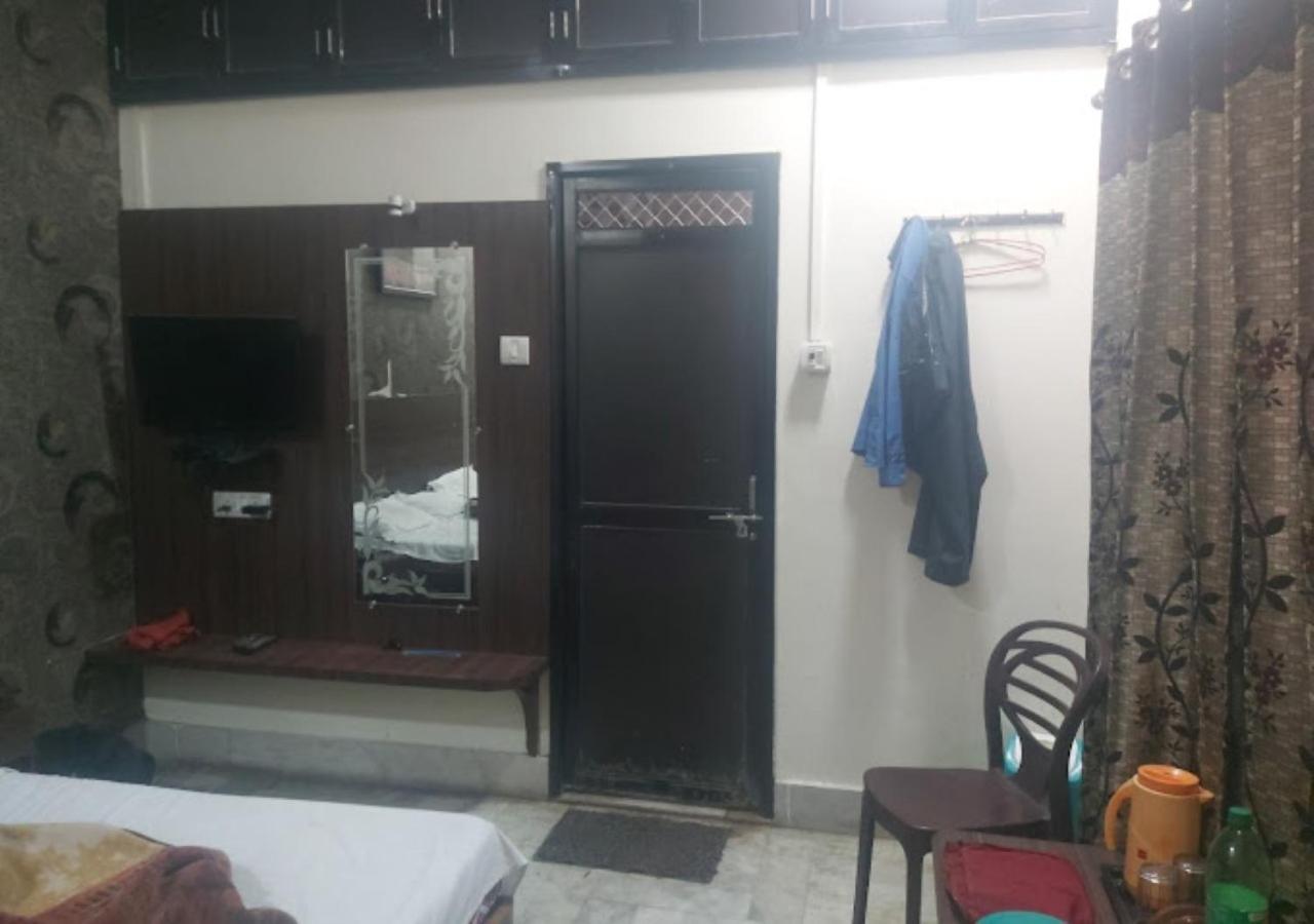 Liberty Guest House Varanasi Bagian luar foto