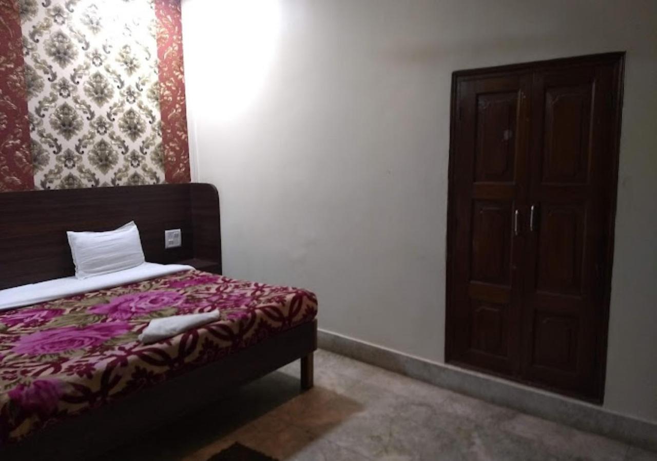 Liberty Guest House Varanasi Bagian luar foto