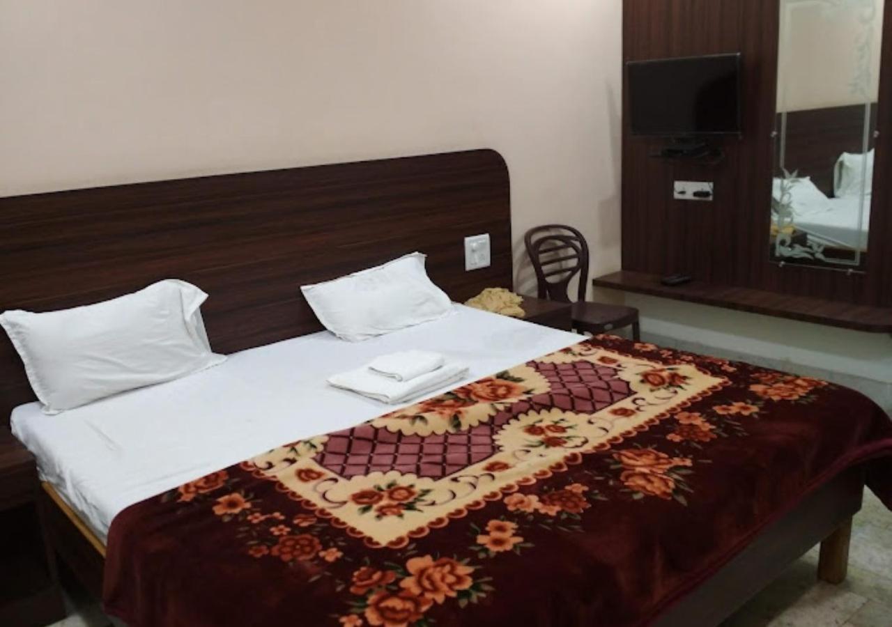 Liberty Guest House Varanasi Bagian luar foto