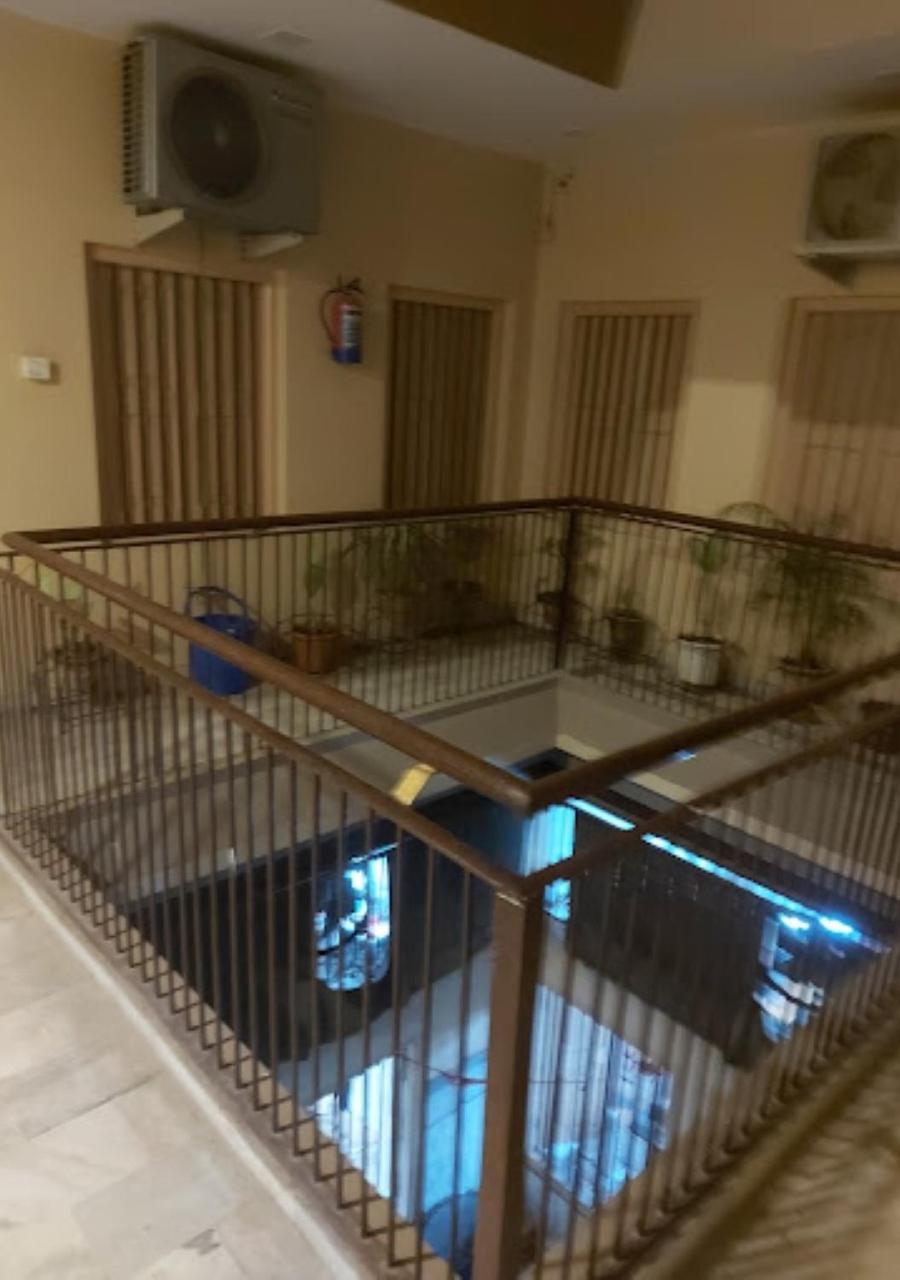 Liberty Guest House Varanasi Bagian luar foto