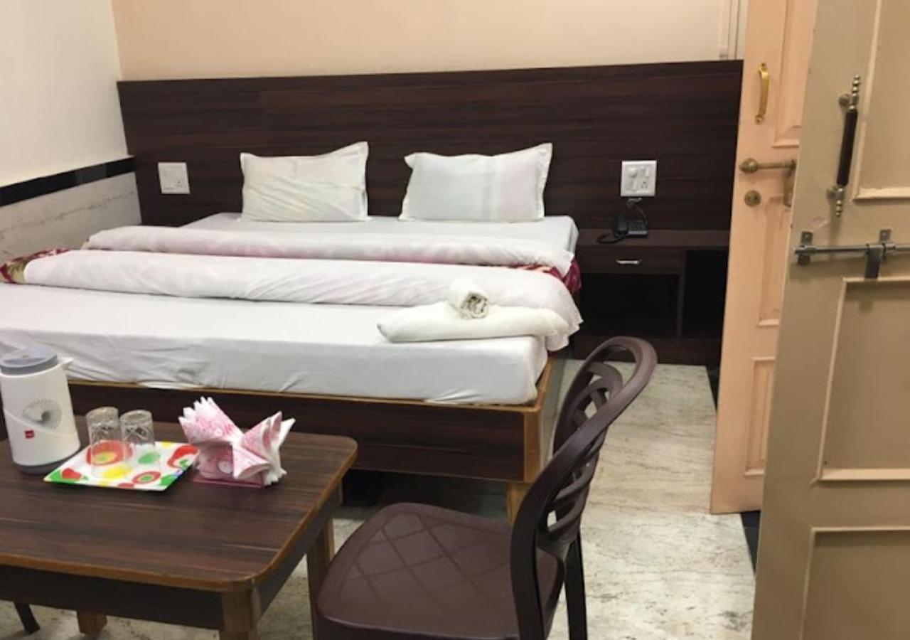 Liberty Guest House Varanasi Bagian luar foto