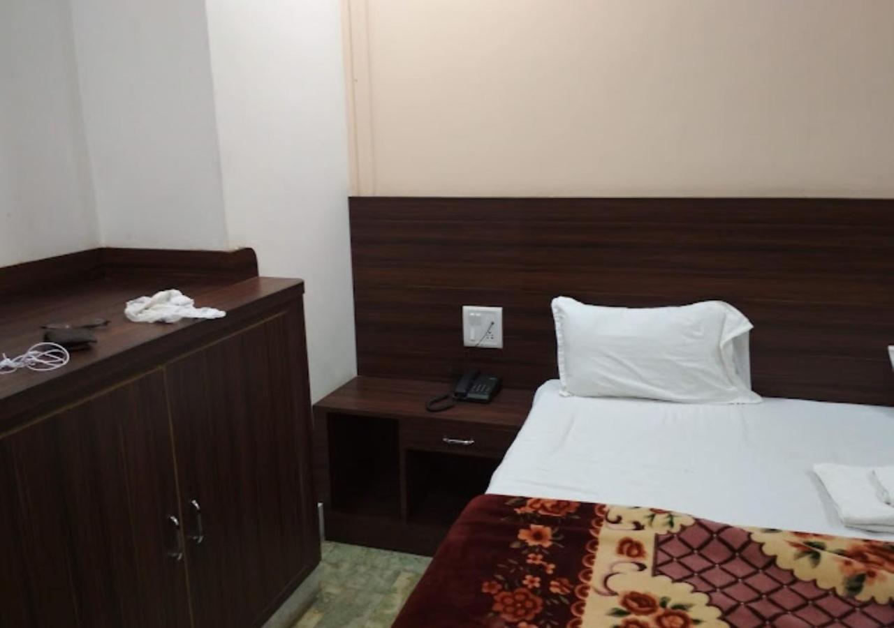 Liberty Guest House Varanasi Bagian luar foto