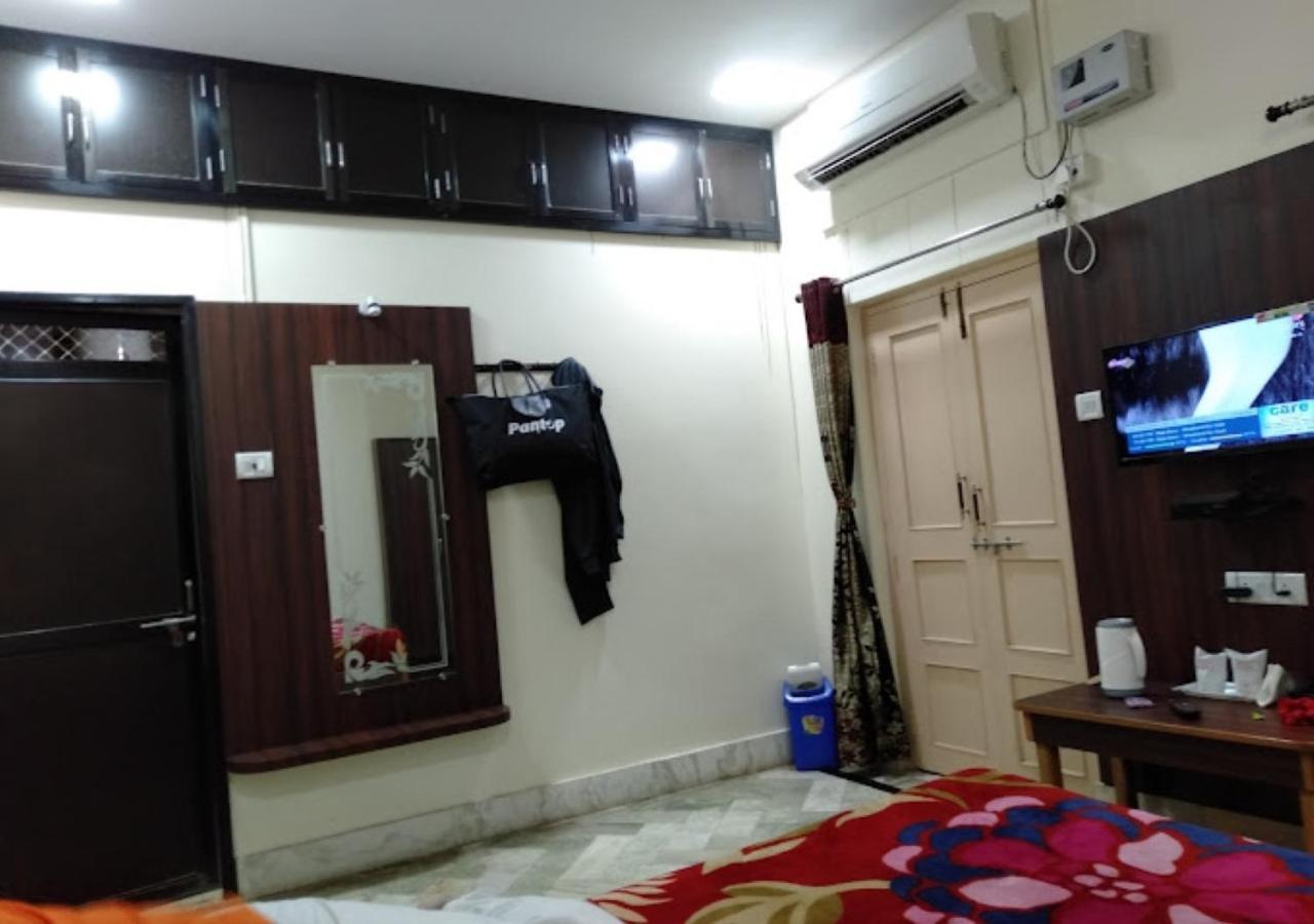 Liberty Guest House Varanasi Bagian luar foto